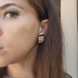 - Vintage enamel and rhinestone clip on earrings. RARE find ✨️
